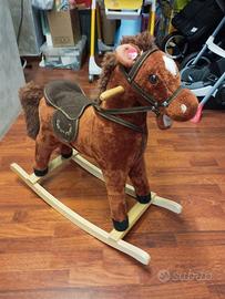 Cavallo peluche e legno A Dondolo con nitrito