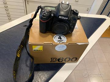 NIKON D600