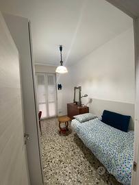 Camera SINGOLA in QUADRILOCALE con BALCONE