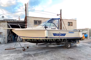 Tiara - Pursuit 2200