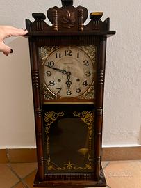 Elegante orologio a pendolo vintage