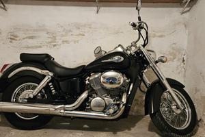 Moto Honda Shadow 750 anno 2001