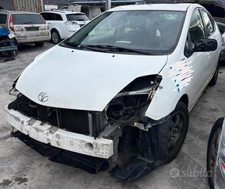 TOYOTA PRIUS per ricambi usati