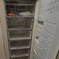 Congelatore verticale 6 cassetti INDESIT