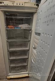 Congelatore verticale 6 cassetti INDESIT
