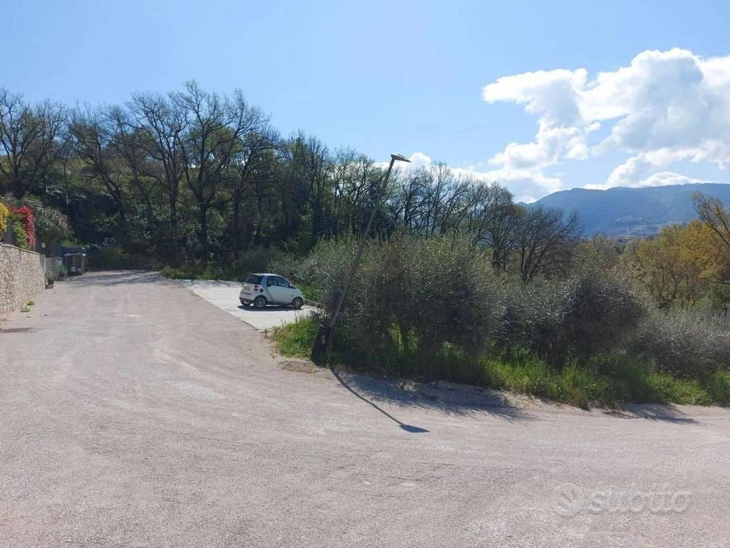 Immobile in asta di 2300 m² a Spoleto - Vista 2