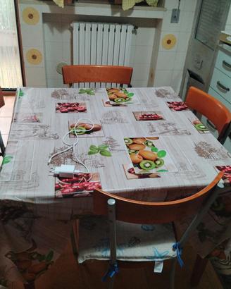 tavolo + 4 sedie 