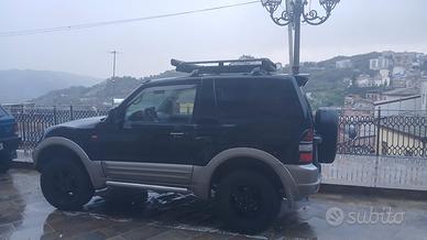 Mitsubishi Pajero 3200 autocarro