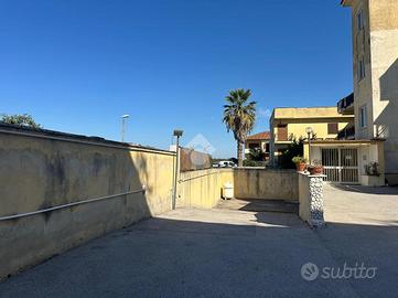 DEPOSITO A GIUGLIANO IN CAMPANIA