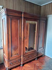 Armadio dell’800 noce .