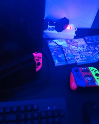 Nintendo Switch + 4 Joy-Con + Dock + 4 Giochi