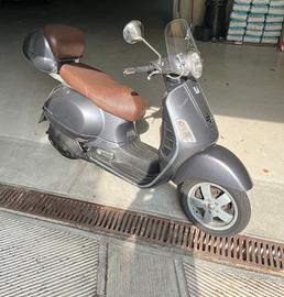 Vespa Granturismo 200L
