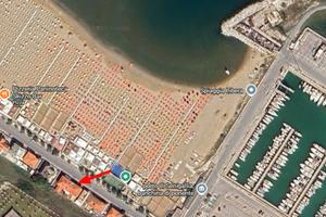 Comodo bilocale fronte mare e vicino al centro