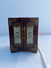 Portagioie vintage cinese in legno e Giada