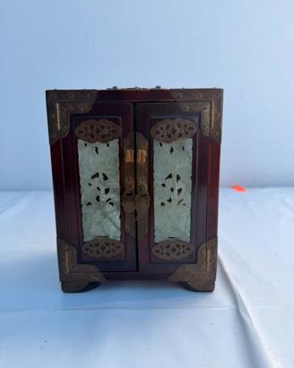 Portagioie vintage cinese in legno e Giada