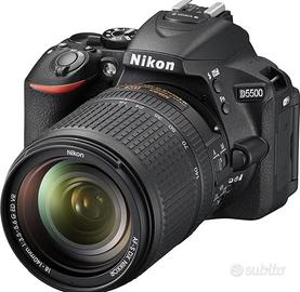 Nikon D5500 con obiettivo