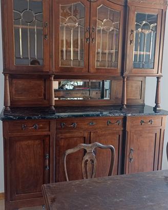 Credenza a due corpi in legno con piano in marmo
