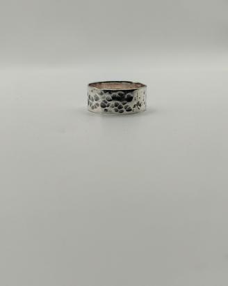 anello fascia in argento 925 effetto martellato 