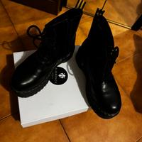 Stivaletti tipo dr martens
