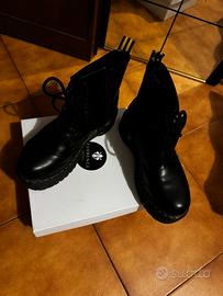 Stivaletti tipo dr martens