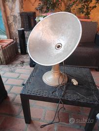 Stufa elettrica a resistenza antica forma lampada