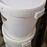 secchi con coperchio