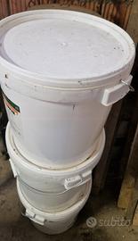 secchi con coperchio