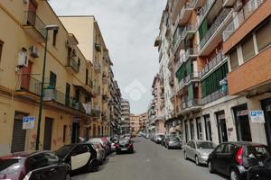 MONOLOCALE A NAPOLI