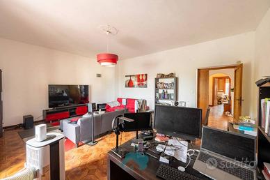 Appartamento di 120 m² con 4 locali e box auto dop