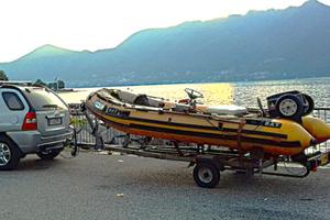 Gommone con carrello e motore