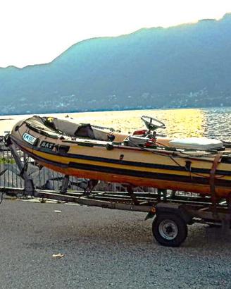 Gommone con carrello e motore