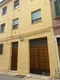Immobile di 90 m² a Ferrara