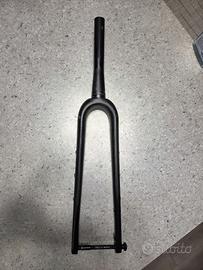 Forcella in carbonio per gravel