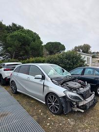 Mercedes B180 INCIDENTATA 