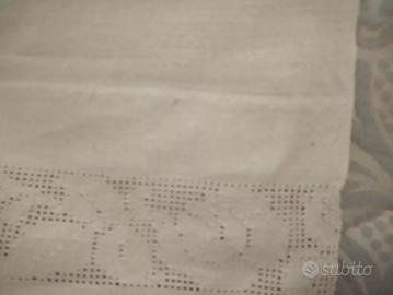 Asciugamani e federe con pizzo tipo uncinetto