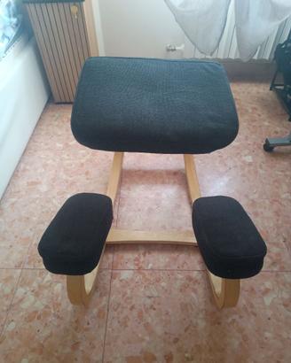 Sedia ergonomica a dondolo con supporto ginocchia