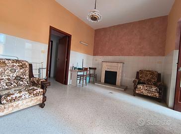 Giffoni V.P. Curticelle App.to 3 vani e 3 cantine