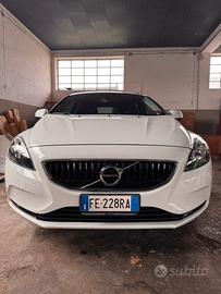 Volvo v40 D2 2016