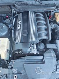motore BMW 320i