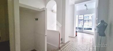 NEGOZIO A BOLOGNA