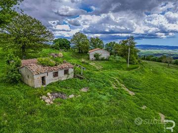 Rustico in posizione isolata con vista