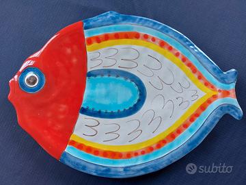 piatto o  vassoio in ceramica a forma di pesce 