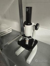 Microscopio ottico professionale 