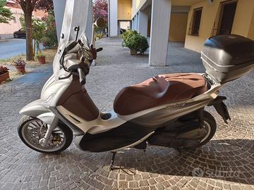 SCOOTER BEVERLY 300