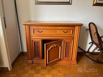 Mobile credenza in legno chiaro