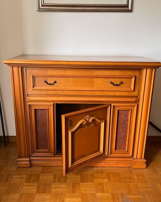 Mobile credenza in legno chiaro