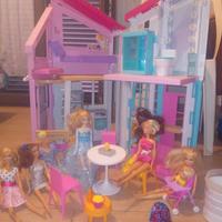 Casa Barbie con accessori e barbie varie 