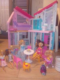 Casa Barbie con accessori e barbie varie 