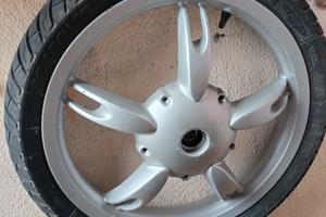 cerchi e gomme scarabeo Aprilia ruota