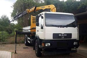 Camion MAN LE 18.280 con gru e ribaltabile